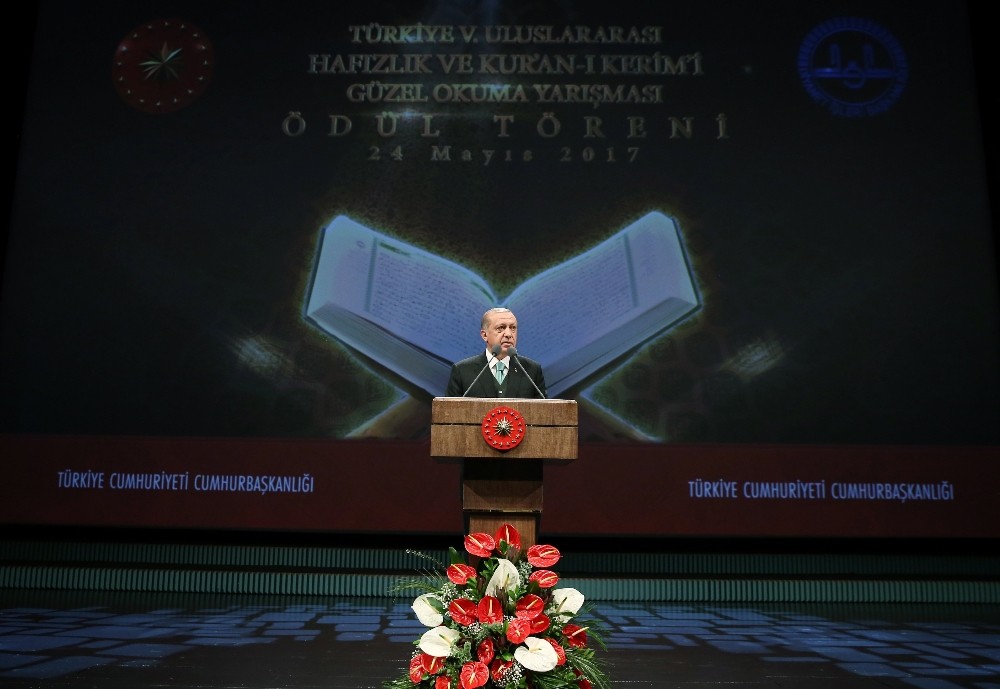 Cumhurbaşkanı Erdoğan: “Kararan ruhlarımızı Kur’an-ı Kerim ile tedavi edelim”