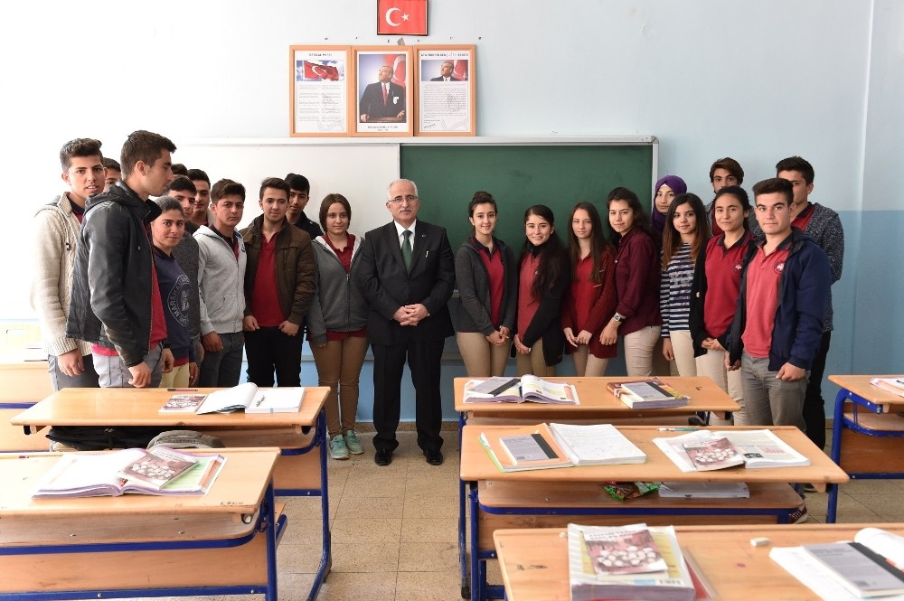 Vali Tuna Halfeti’de öğrencilerle bir araya geldi