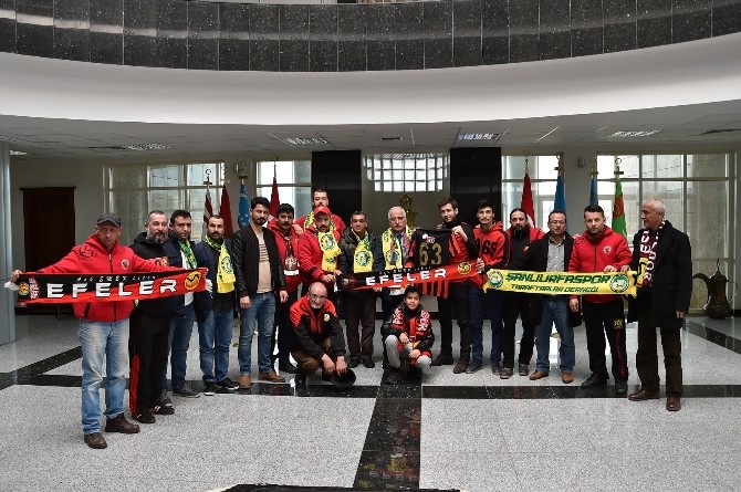 Eskişehirspor taraftarından Vali Tuna’ya ziyaret