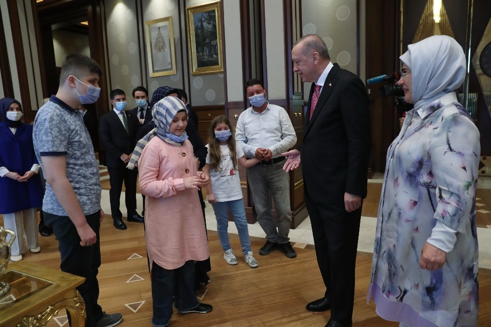 Cumhurbaşkanı Erdoğan, görme engelli hafız Ravzanur’u kabul etti