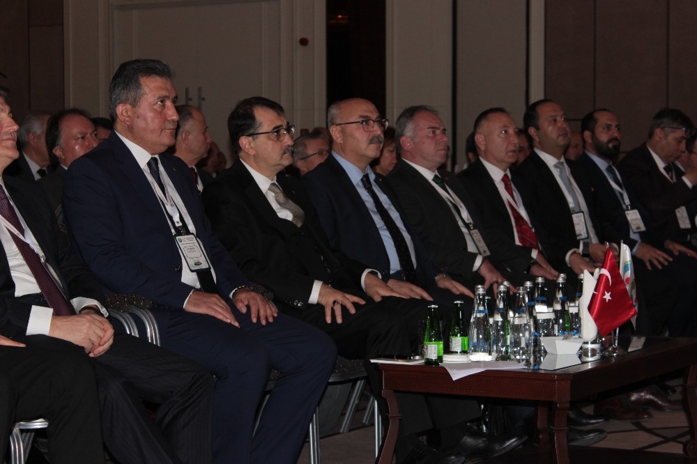 Bakan Dönmez: “Biz her zaman yerli ve yenilenebilir enerjiden yana olduk”