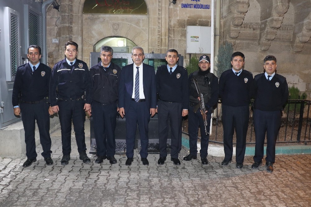 Yılbaşı gecesi emniyet güçlerine ziyaret