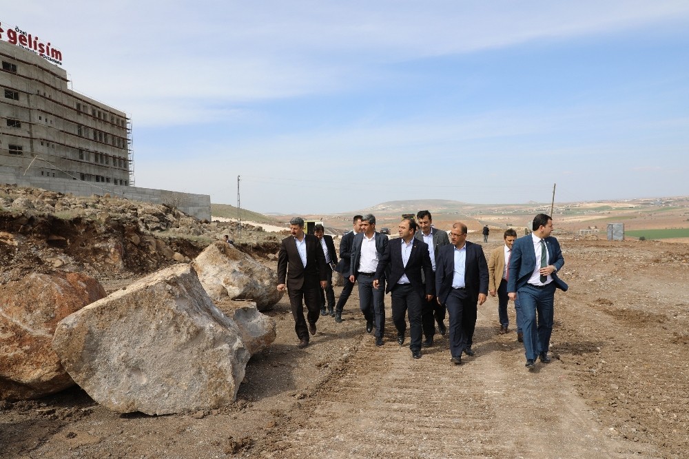 Büyükşehir yeni yerleşim alanlarına yeni yollar açıyor