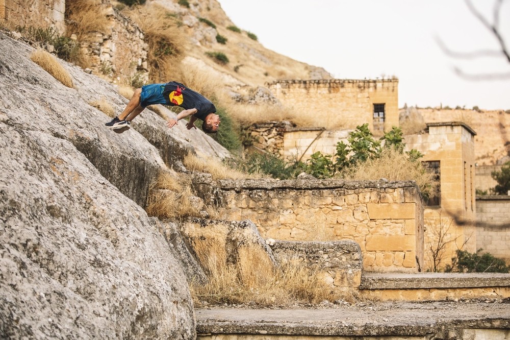 Dünyaca ünlü sporcu Halfeti’de akrobasi şovu yaptı