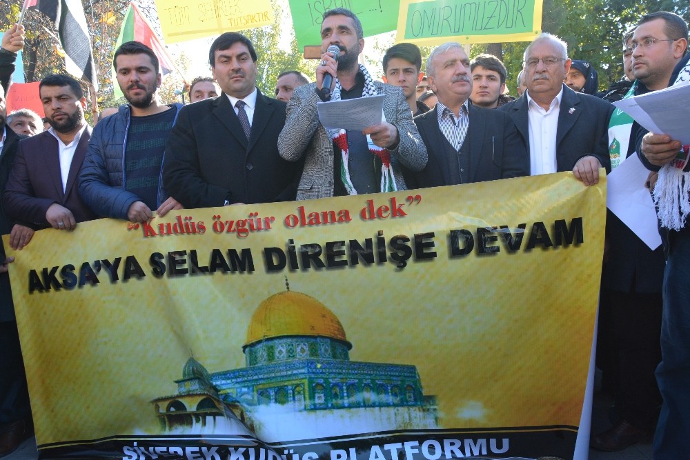 Siverek’te binlerce kişi Trump’un kararına tepki gösterdi