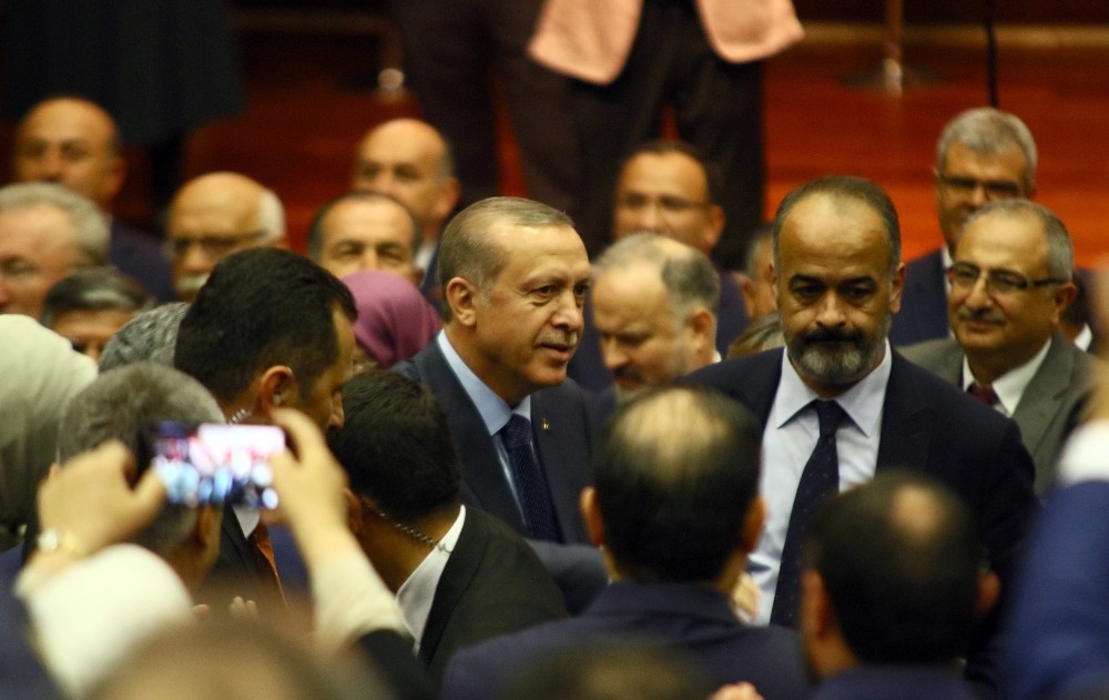 Cumhurbaşkanı Erdoğan AK Parti’ye resmen üye oldu