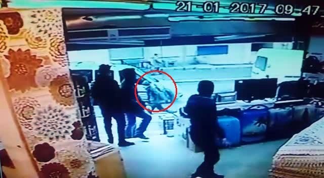 (Özel Haber) Esenyurt saldırganı kaçarken kameralara yakalandı