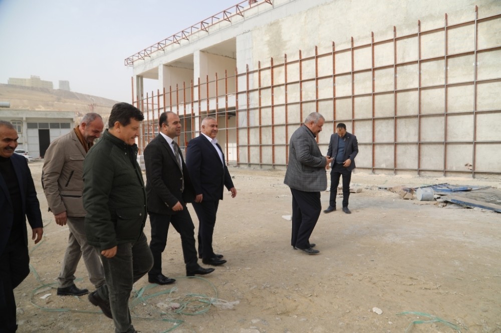 Yapımı devam eden fuar merkezi Kurtuluş günü etkinliklerine yetiştirilecek