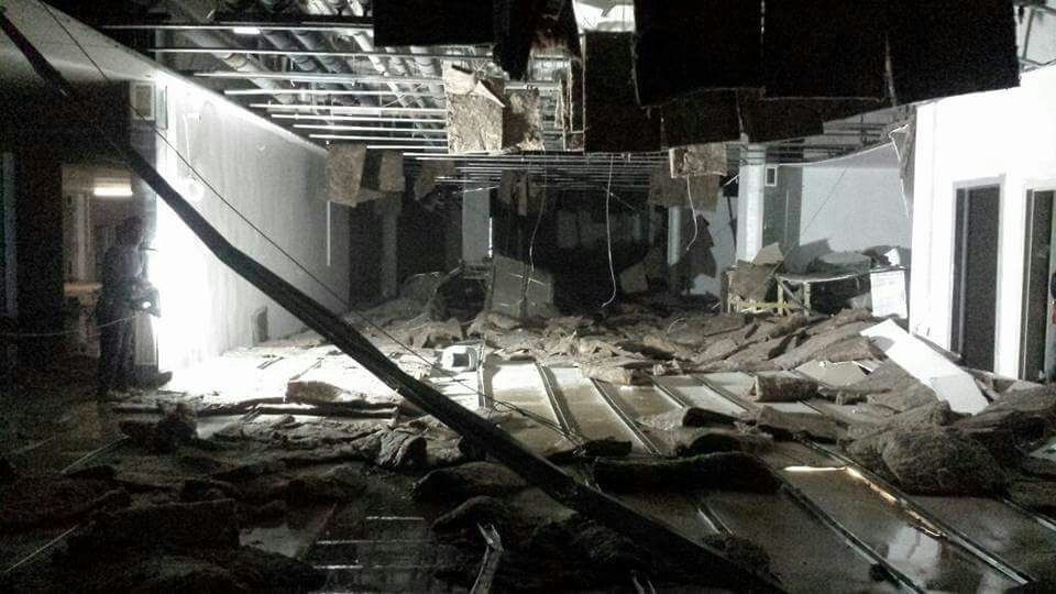 Hastane inşaatında asma tavan çöktü