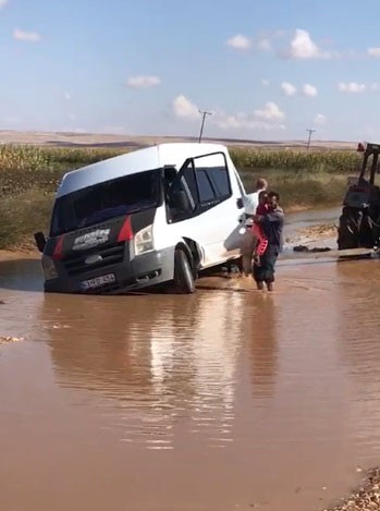 Öğrencilerin ölümden döndüğü anlar kamerada