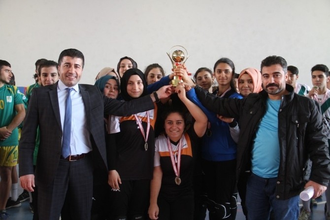 Gençler hentbol müsabakaları sona erdi