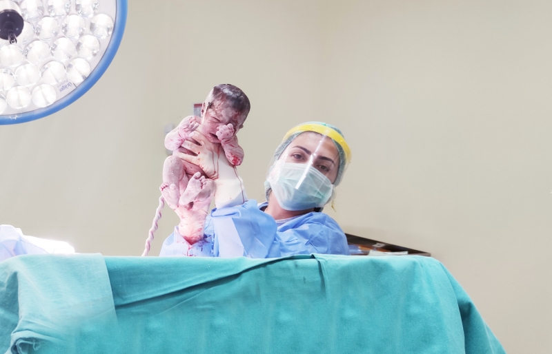 39 yaşındaki genç kadın, 8'nci kez sezaryen ile doğum yaptı