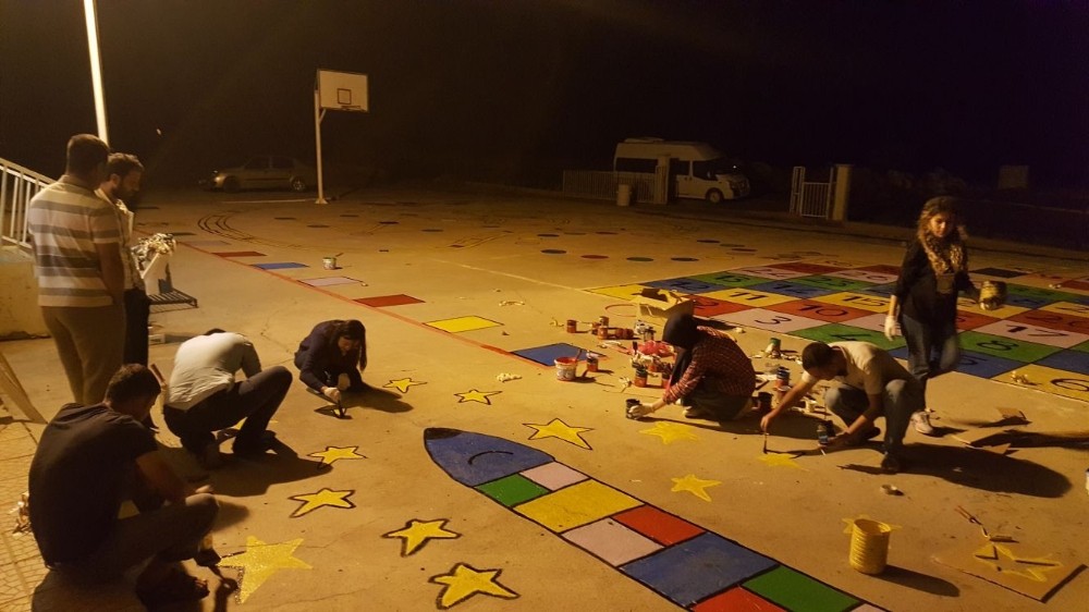 İki gece uyumayan öğretmenler öğrencilerine sürpriz hazırladı