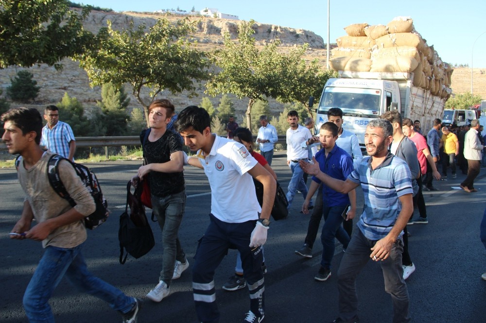 Şanlıurfa’da öğrenci servisi kamyona arkadan çarptı: 12 yaralı