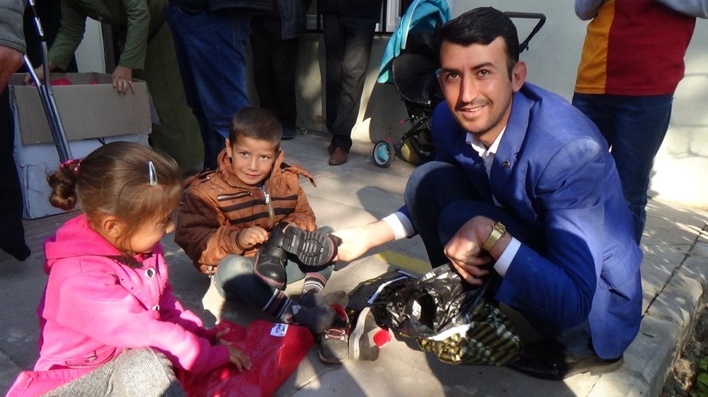 Siverek’te 100 engelli çocuğa bot dağıtımı