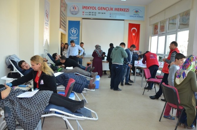 Gençlik merkezinden kan bağışı kampanyası