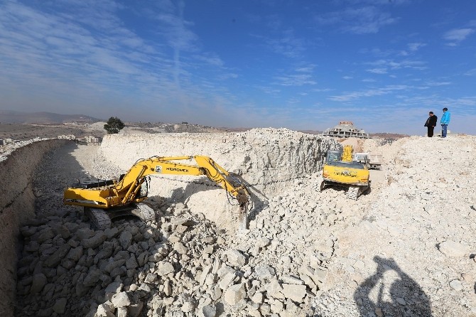 Haliliye’de dağlar yollara dönüşüyor