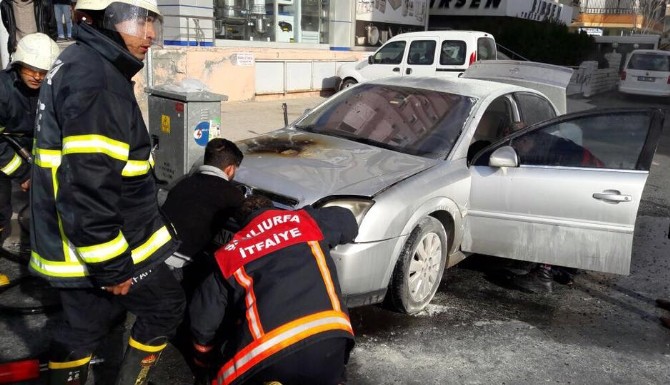 Park halindeki araç alev aldı