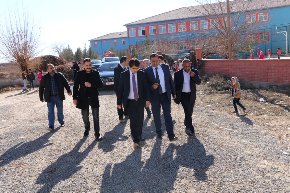 Kaymakam Çelik ve Başkan Özyavuz okulları ziyaret etti