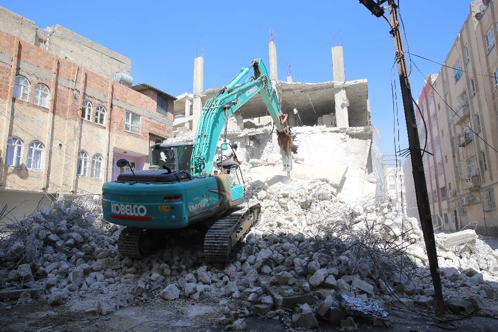 Haliliye’de kaçak yapı  yıkımı gerçekleştirildi