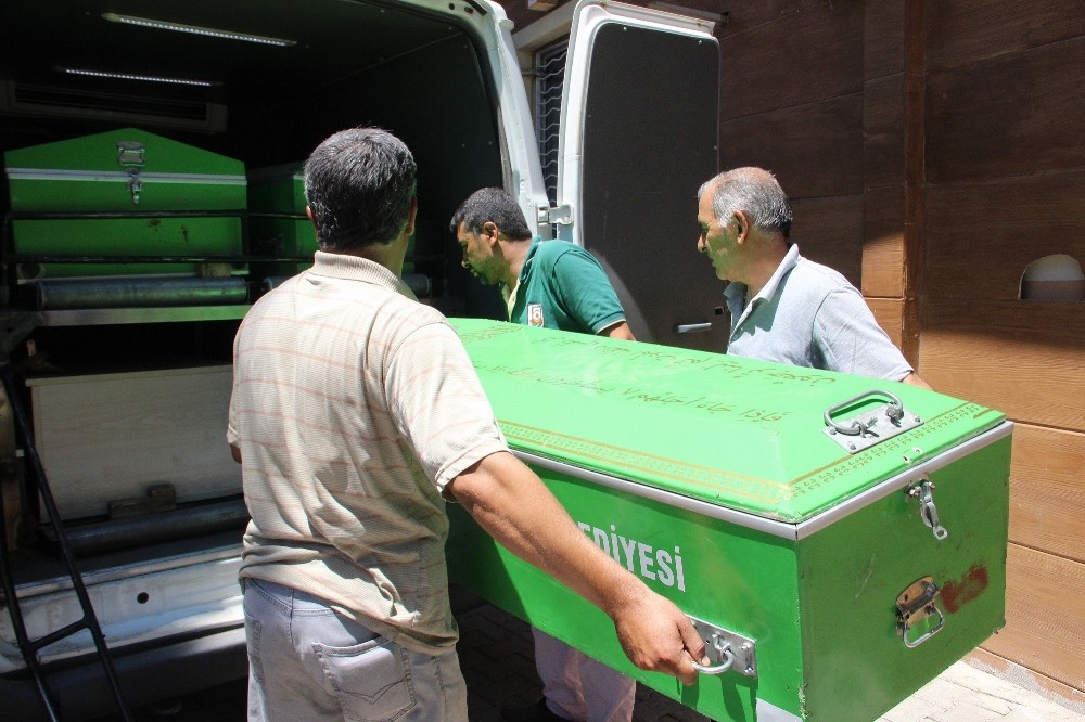 17 yaşındaki gencin boğazını kesip tarlaya attılar