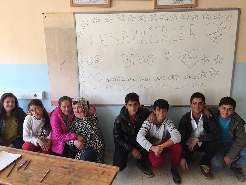 Viranşehir’den kitap, Yüksekova’dan mutluluk fotoğrafı