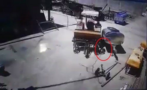 (Özel Haber) Traktörün tamirciyi ezmesi kamerada