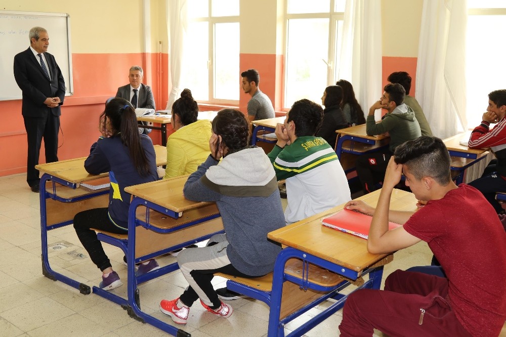 Başkan Demirkol Spor Lisesinde gençlerle buluştu