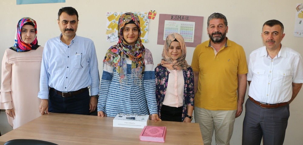 Başarılı kursiyeri ödüllendirdi