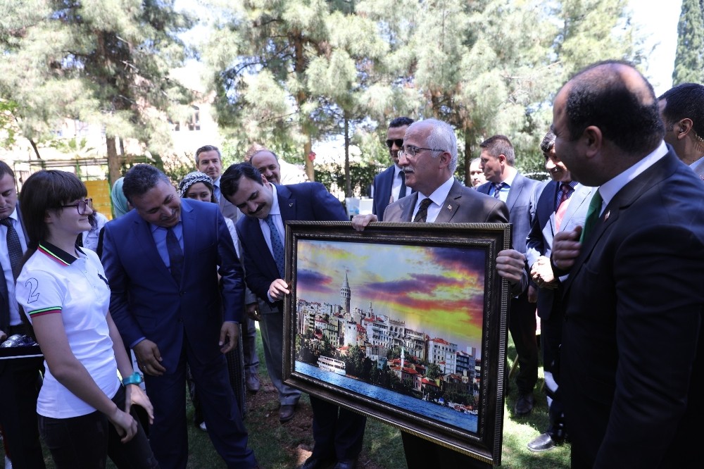 Çiftçi ve Vali Tuna İstanbullu öğrencileri ağırladı