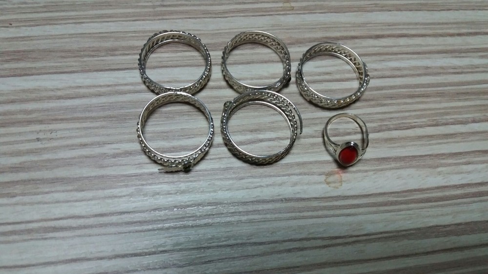 Eve giren hırsızlar suçüstü yakalandı