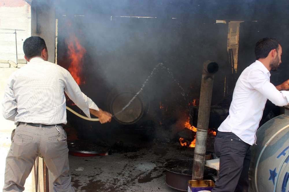 Çatı katındaki yangın paniğe neden oldu