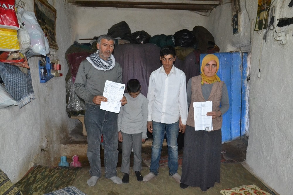 Tek odalı evde 5 çocuğu ile yaşıyorlar