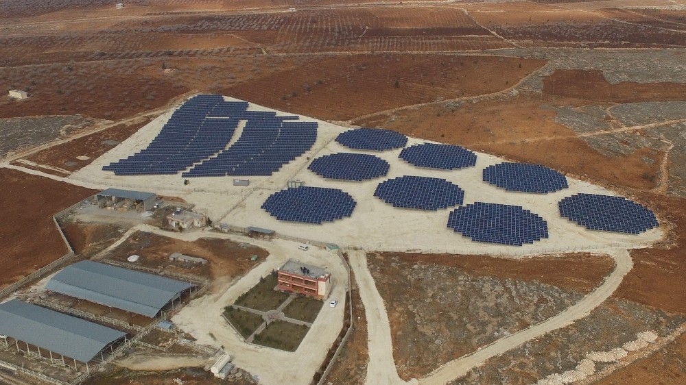 Güneş ışınları hem yakıyor hem de enerjiye dönüşüyor