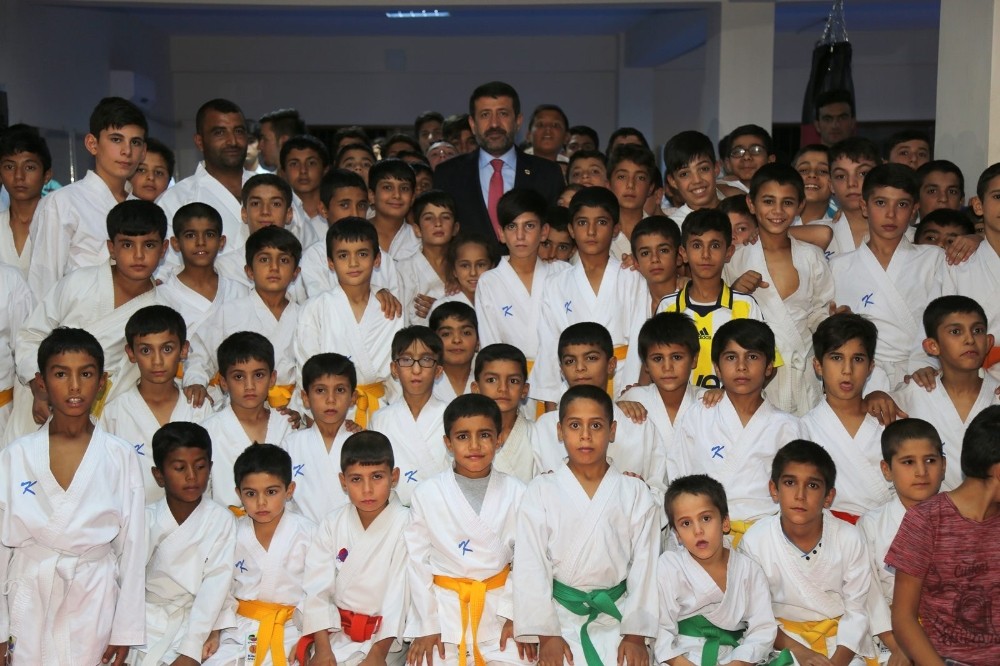 Ekinci gençlerle buluşmaya devam ediyor