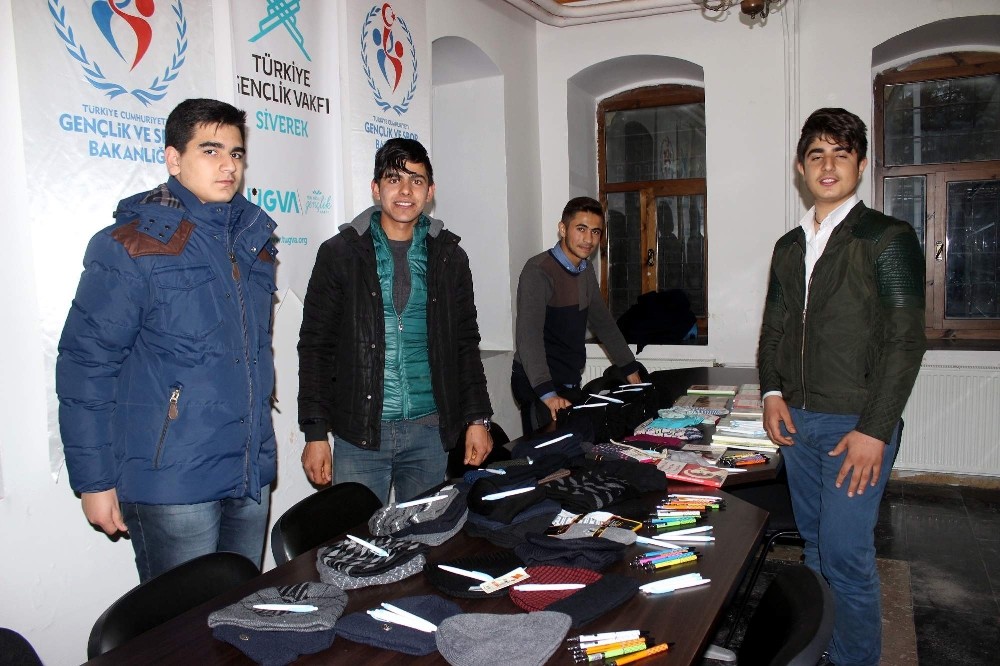 Siverekli öğrencilerden Şırnaklı öğrencilere giysi ve kırtasiye yardımı