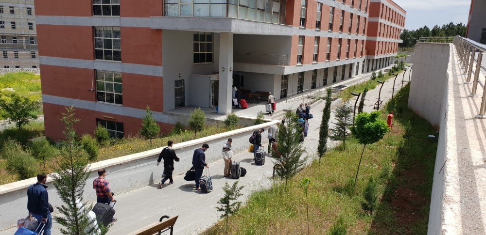 Irak ve Cezayir’den getirilen 373 kişi Şanlıurfa’daki yurtlarda karantinaya alındı