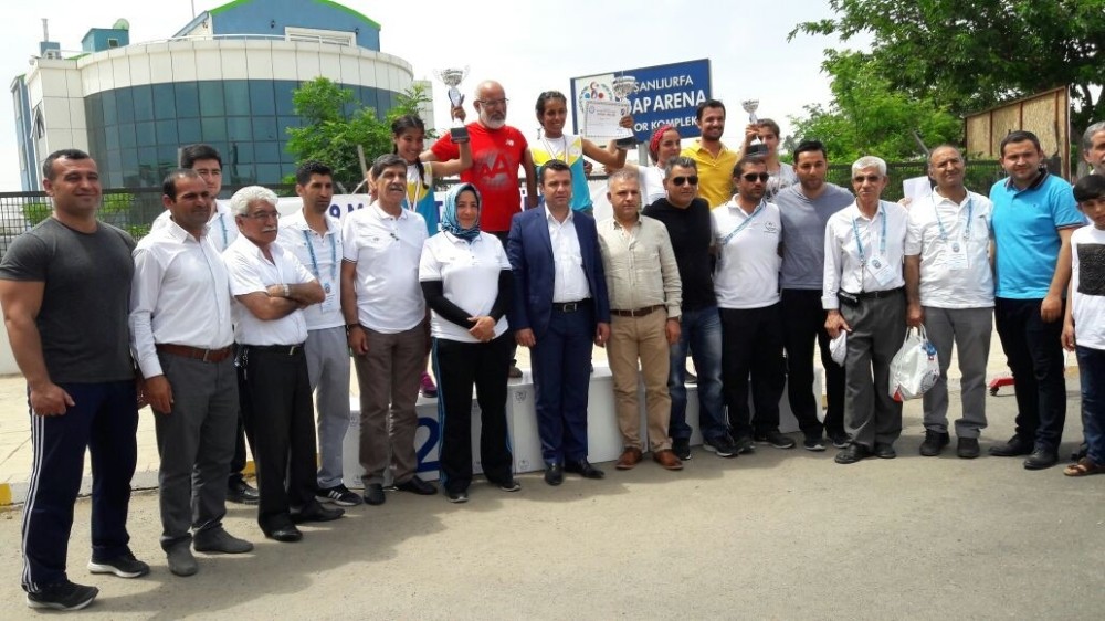 Haliliyeli sporculardan bir altın bir gümüş madalya