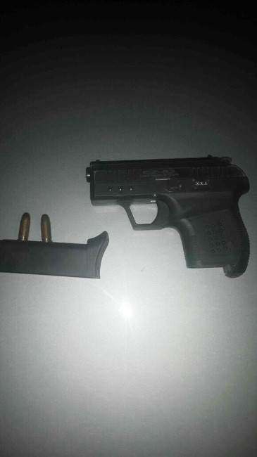 Çalıntı otomobilden esrar ve tabanca çıktı