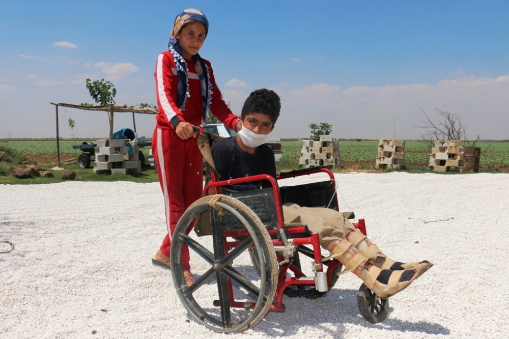 Belediye başkanı engelli çocuk için yol yaptı