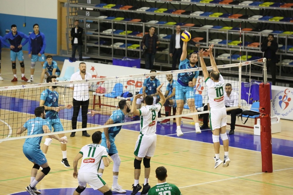 Haliliye Belediyespor zirvedeki yerini korudu