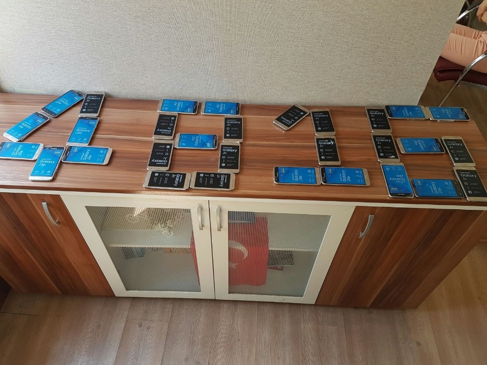 Şanlıurfa’da 30 adet kaçak telefon ele geçirildi