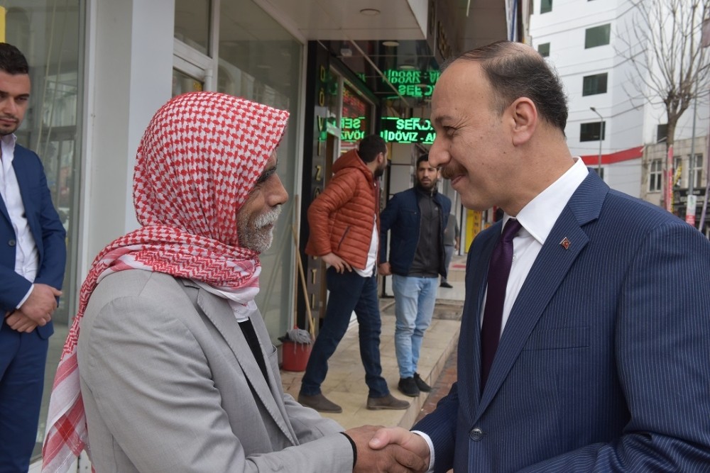 Vali Erin, her gün yüzlerce vatandaşla buluşuyor