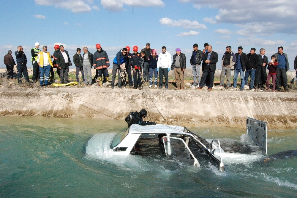 Sürücüsü kalp krizi geçiren otomobil sulama kanalına uçtu