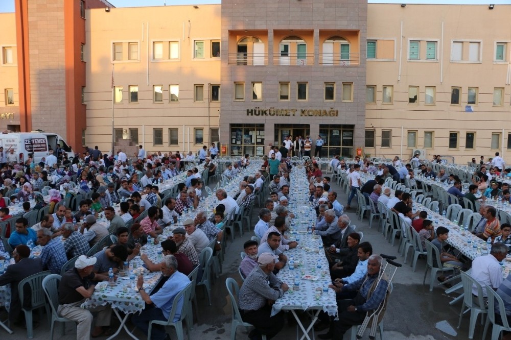 Halfetililer iftarda aynı sofrada buluştu