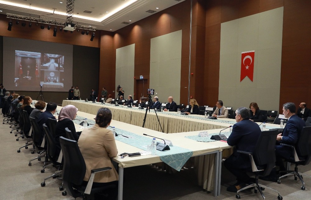 Sağlık Bakanı Koca: “Sağlıklı görünen biri başkası için ölüm sebebi olabilir”