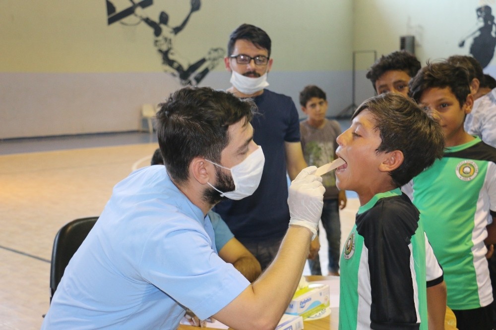 Akçakaleli çocuklara diş taraması