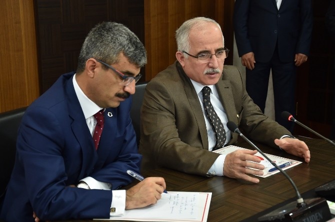 Vali Tuna: “Gençlerimizin bileğine altın bilezik takmalıyız”