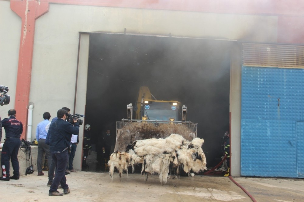 Şanlıurfa’da fabrika yangını