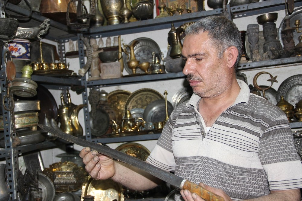 (Özel Haber) Şanlıurfalı antikacılar tarihe ışık tutuyor